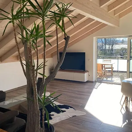 Lichtdurchflutete Wohnung mit großer Dachterrasse Bruckmühl Exterior foto