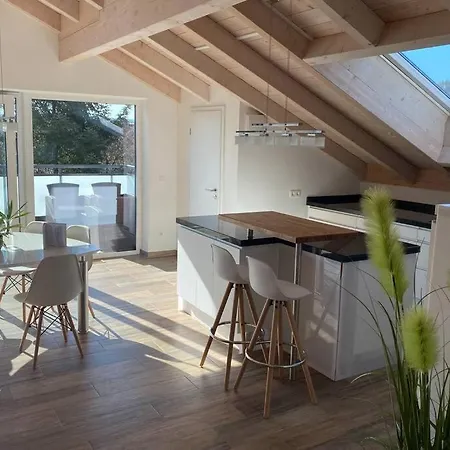 Lichtdurchflutete Wohnung mit großer Dachterrasse Bruckmühl Exterior foto