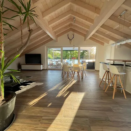 Lichtdurchflutete Wohnung mit großer Dachterrasse Bruckmühl Exterior foto