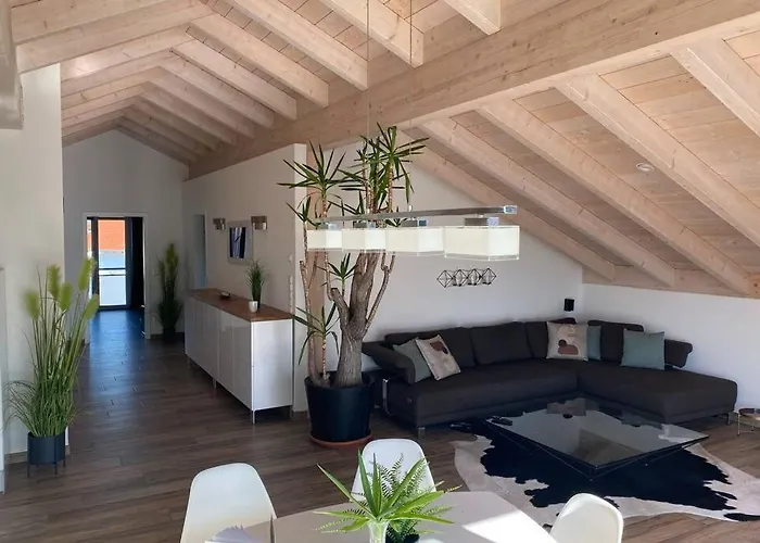 Lichtdurchflutete Wohnung Mit Grosser Dachterrasse