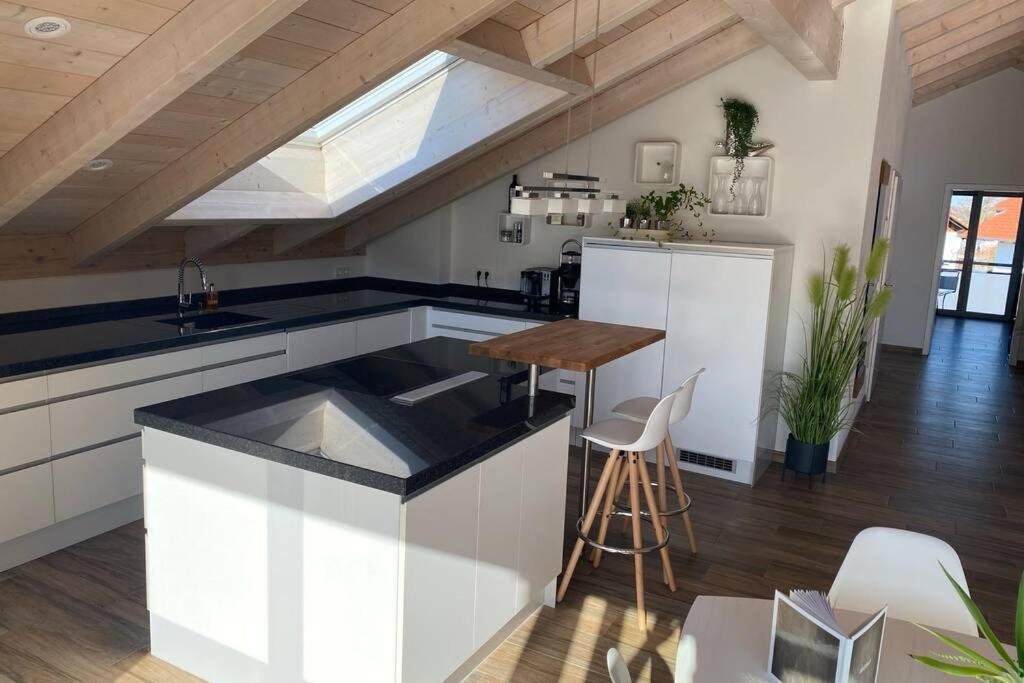 Lichtdurchflutete Mit Grosser Dachterrasse * Bruckmuhl